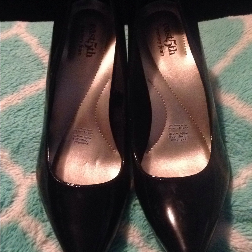 I am selling a pair of good quality high hills.